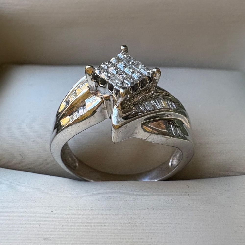 Elegant 10k solid white gold 3/4 carat natural Diamond Ring